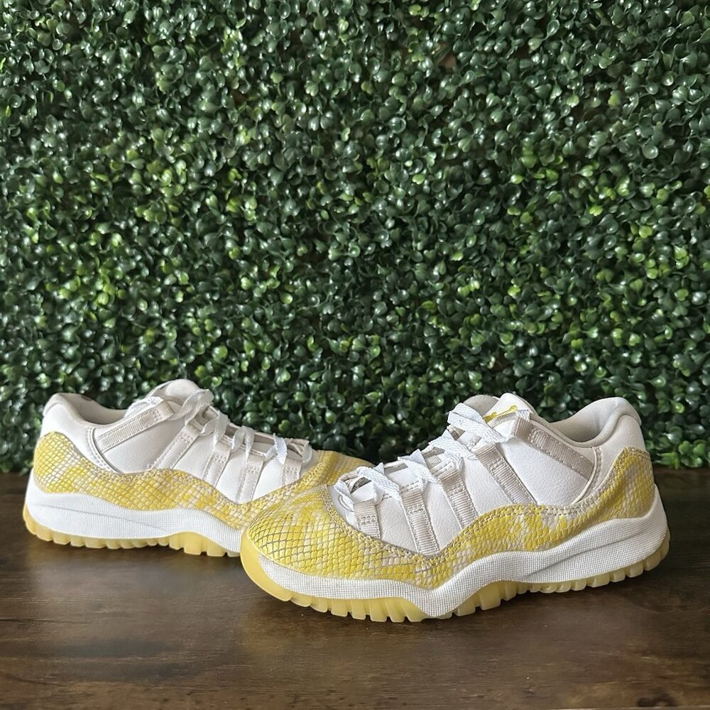 Air Jordan 11 Retro Low Yellow Snakeskin 580522-107 Preschool Kids Size 2 Shoes